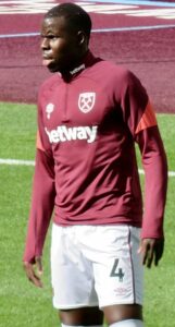 Zouma warming up for West Ham United in 2021