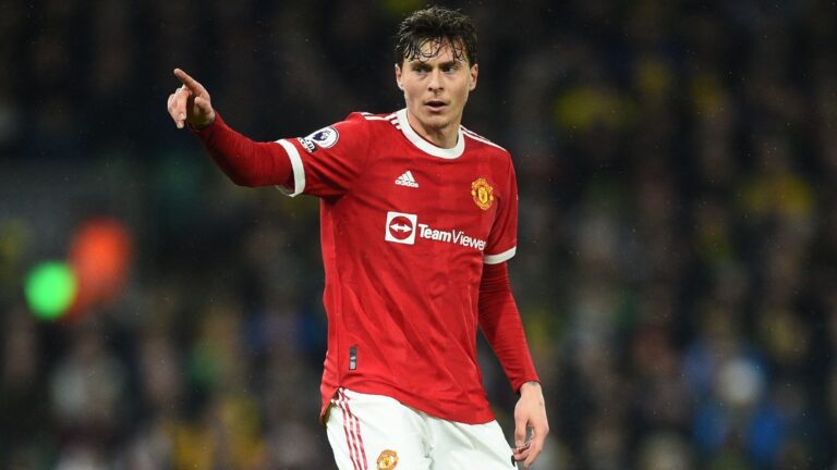 Victor Lindelöf salary, net worth, age, girlfriend, Career and much more
