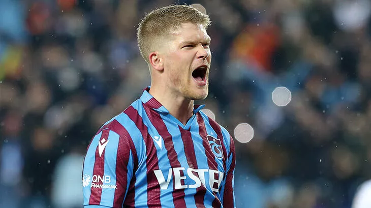 Andreas Cornelius Age, Salary, Net worth, Current Teams, Career, Height, and much more
