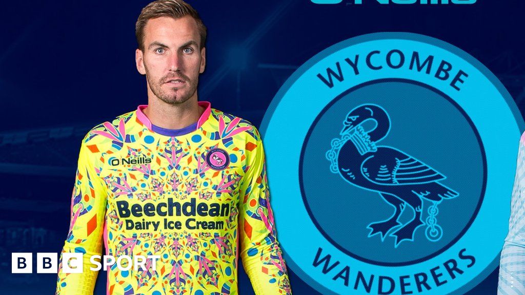 Wycombe Wanderers Kit 1