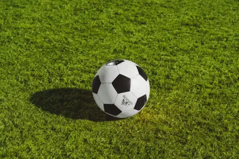 Artificial Grass vs. Natural Pitch: What’s Best for Football Players