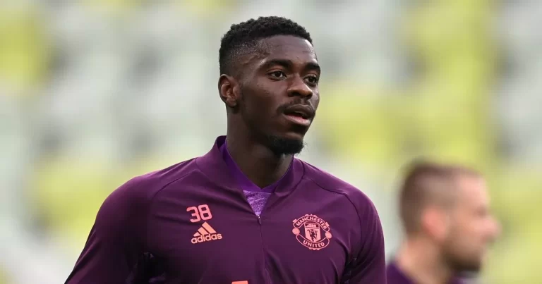 Axel Tuanzebe Age, Salary, Net worth, Current Teams, Career, Height, and much more